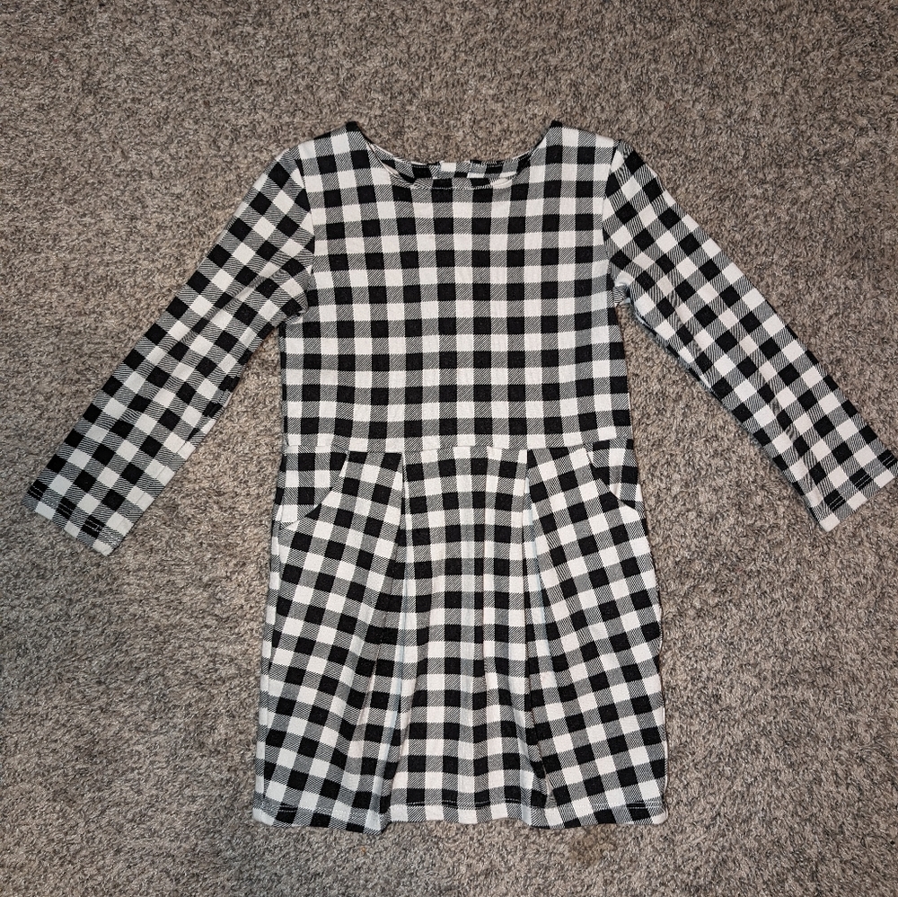 2T H&M Black & White Checkered Pleated Long Sleeve Dress